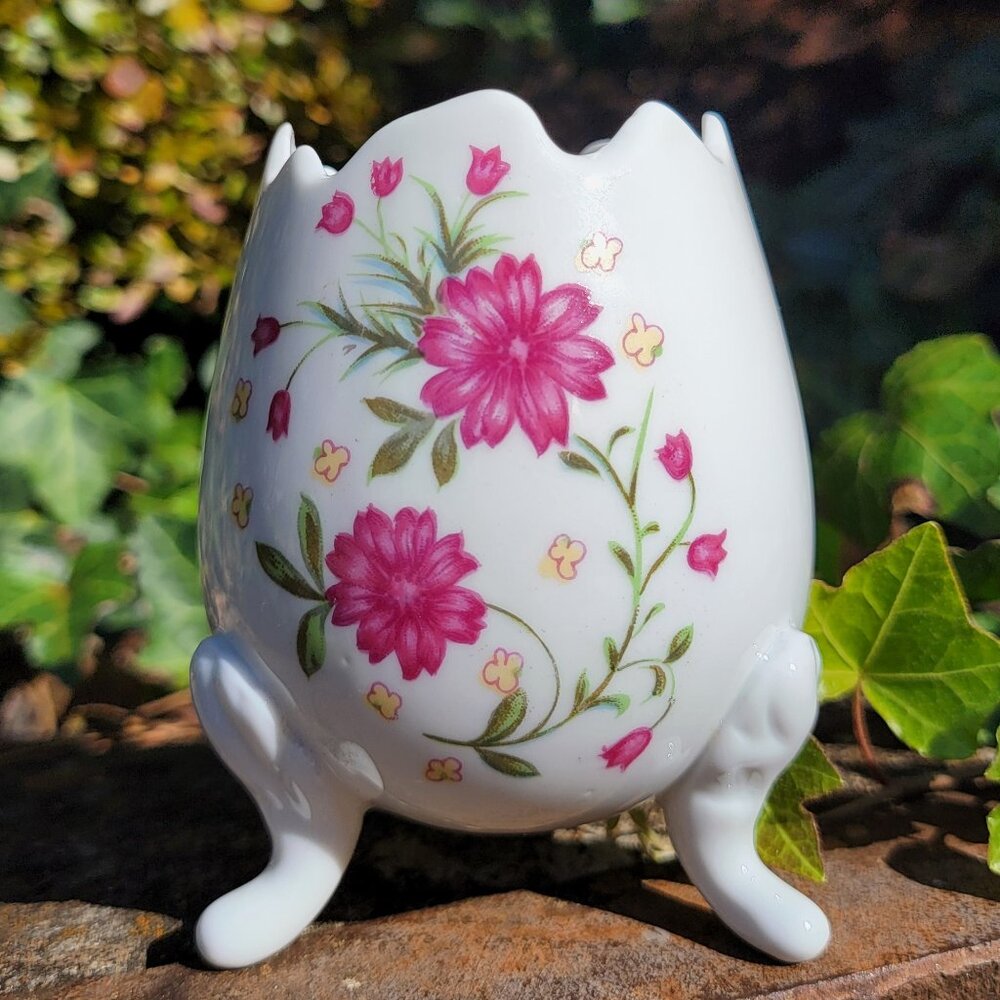 𓈒⋆🥚₊♡⋯ vintage porcelain egg shaped cup ⋯♡₊🥚⋆𓈒